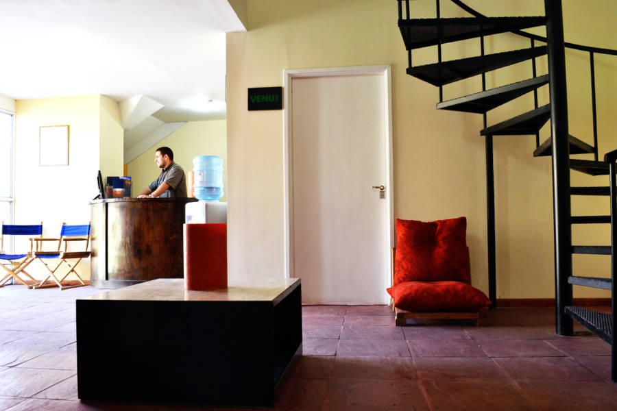 Acceso al SUM Hostel Leñas